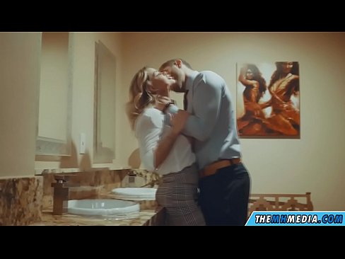 ❤️ Kui rinnakas blondiin võrgutab sind avalikus tualettruumis Pornovideo at us ﹏